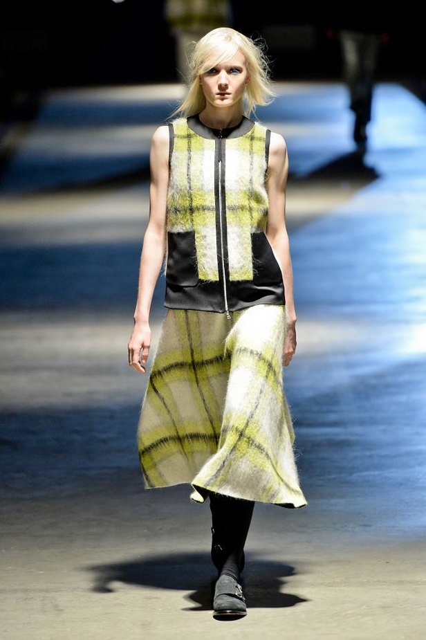 أزياء Giles... تفاصيل صغيرة تصنع الدهشة