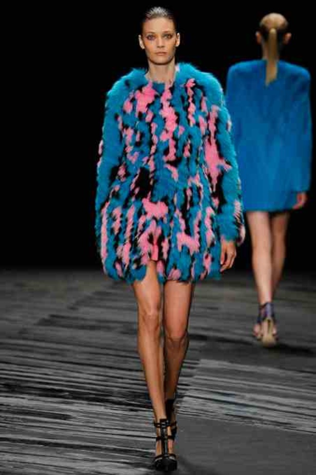 الفصول الأربعة تجتمع تحت سحابة J. MENDEL