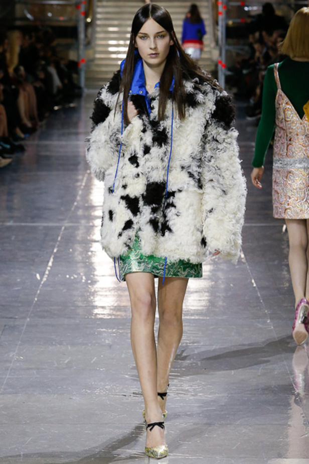 خريف Miu Miu... جمال بألوان السماء السبعة