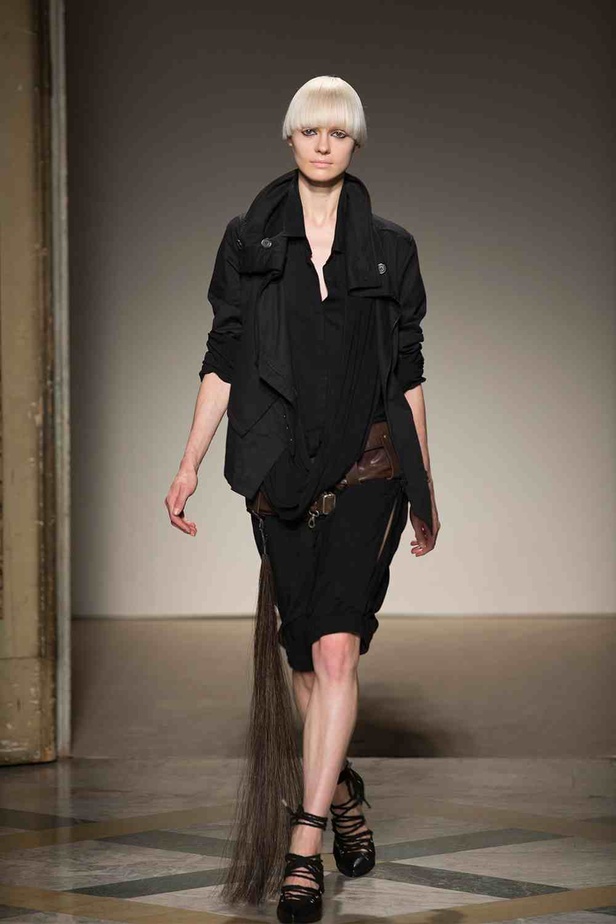 السفر تحت سحابة ربيع NICHOLAS K