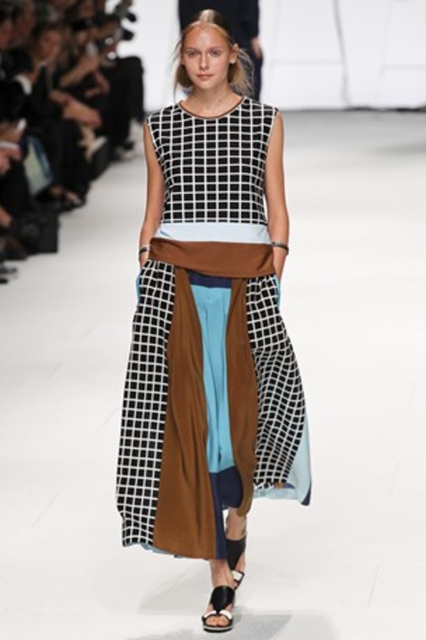 لمسات عصرية ومضلّعة في عرض  ISSEY MIYAKE