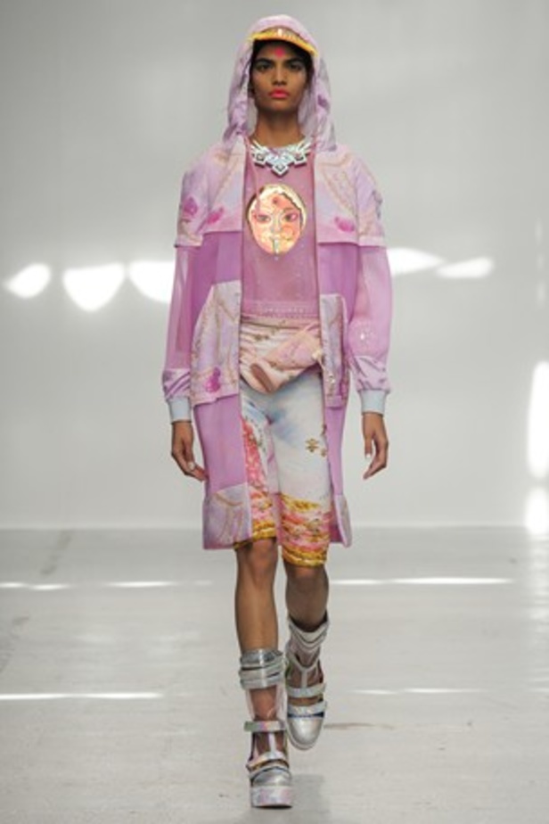 ورود ونقوش ملكية تحاكي مجموعة MANISH ARORA