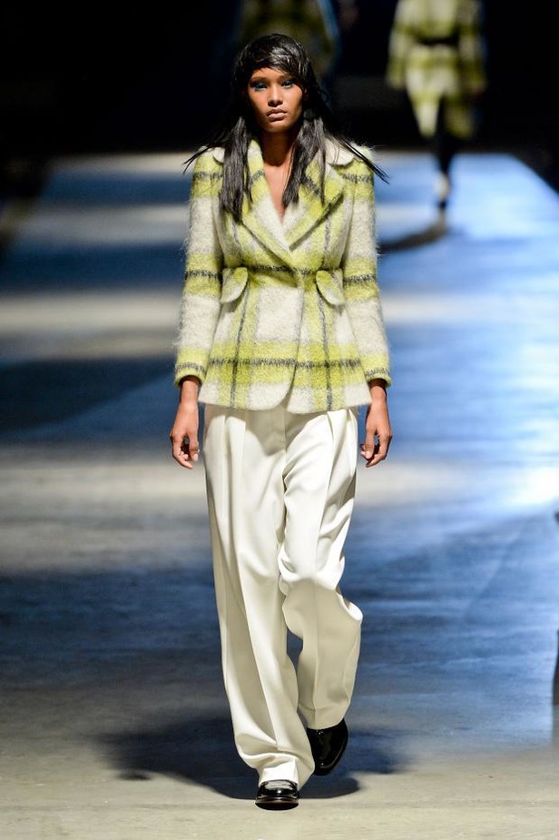 أزياء Giles... تفاصيل صغيرة تصنع الدهشة