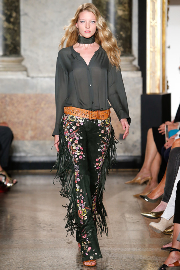 تصاميم Emilio Pucci مفعمة بالألوان الصيفية