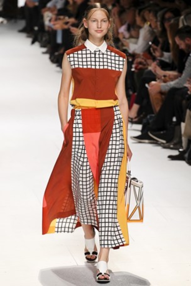 لمسات عصرية ومضلّعة في عرض  ISSEY MIYAKE