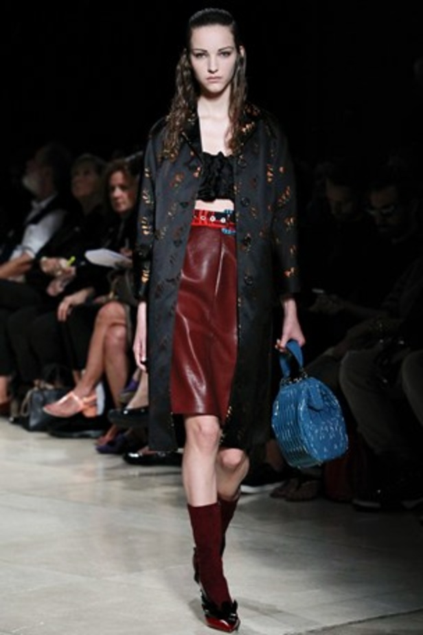 معاطف جلدية وسترات قصيرة في عرض  Miu Miu