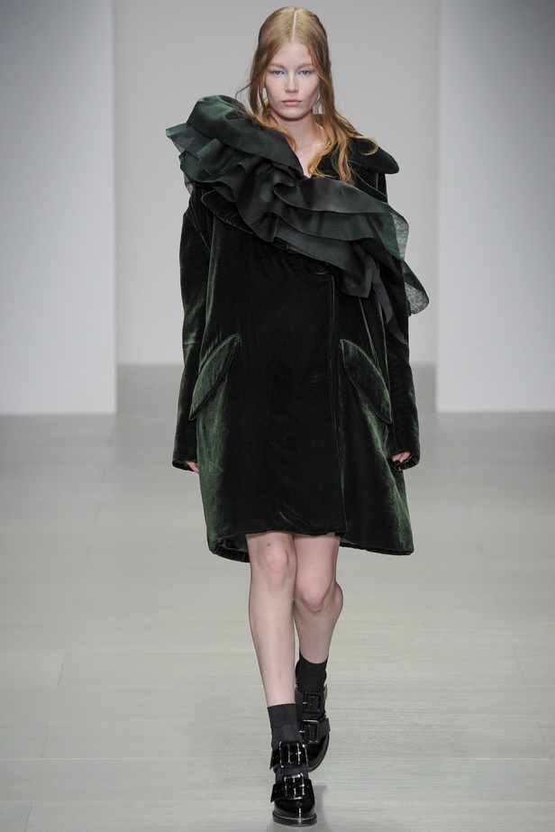 John Rocha رومانسية داكنة