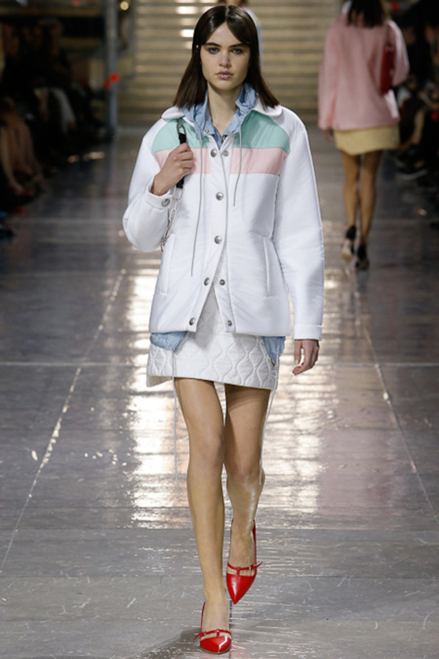 خريف Miu Miu... جمال بألوان السماء السبعة