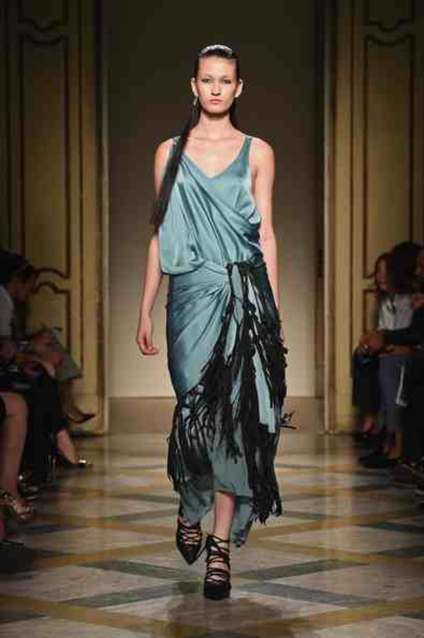 السفر تحت سحابة ربيع NICHOLAS K