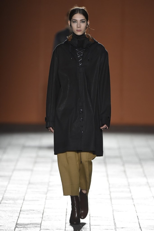 القصّات الذكورية والتقليدية تجمع تصاميمPaul Smith 