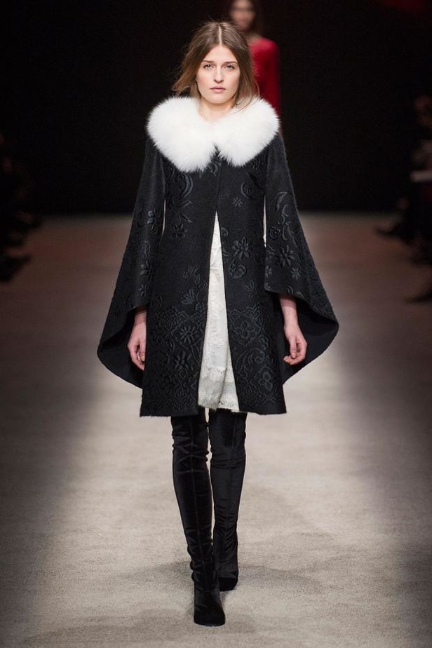 طلّة راقية في عالم التطريز مع Alberta Ferretti