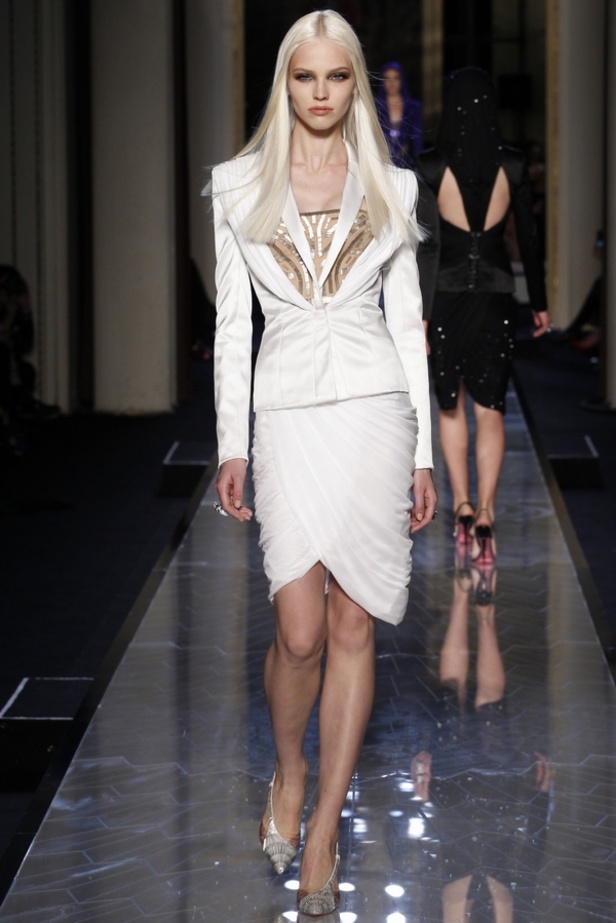 Atelier Versace الآلهة العصرية