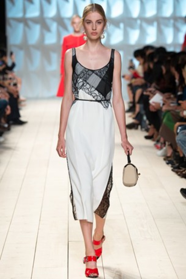 الأنوثة والرقي يتناغمان في مجموعة  Nina Ricci