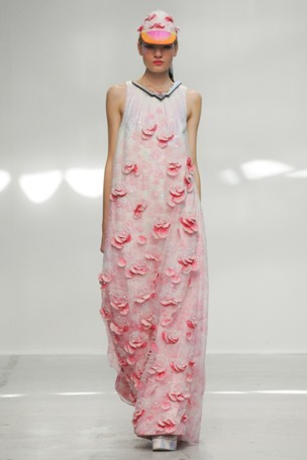 ورود ونقوش ملكية تحاكي مجموعة MANISH ARORA