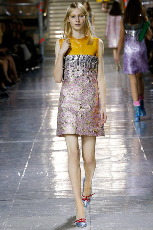 خريف Miu Miu... جمال بألوان السماء السبعة