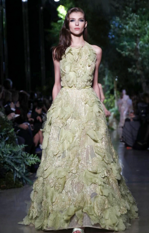 Elie Saab يمنح سندريلا سحر شهرزاد