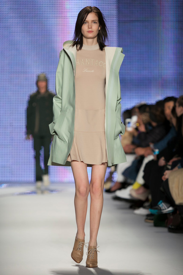 LACOSTE: أناقة لا تعرف التعب