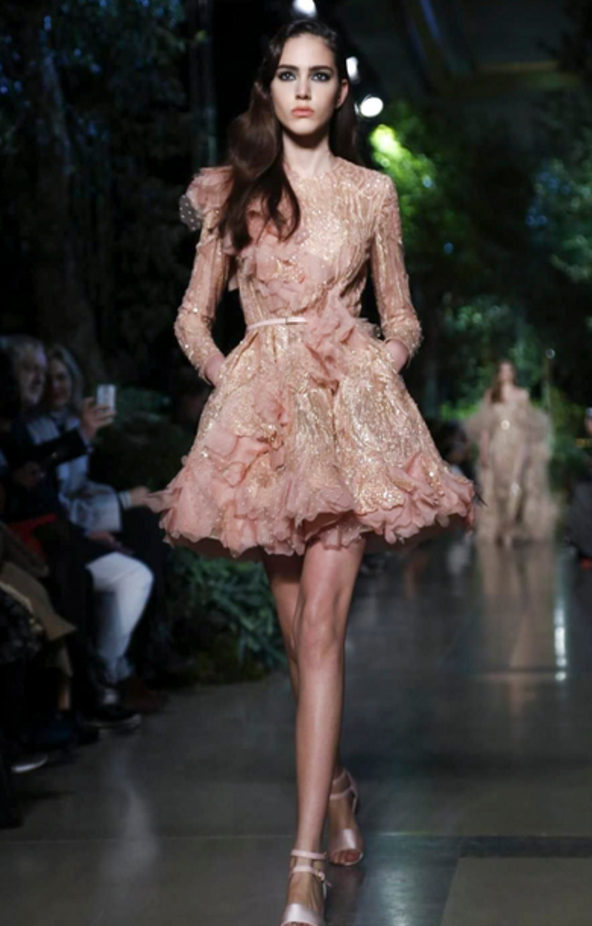 Elie Saab يمنح سندريلا سحر شهرزاد