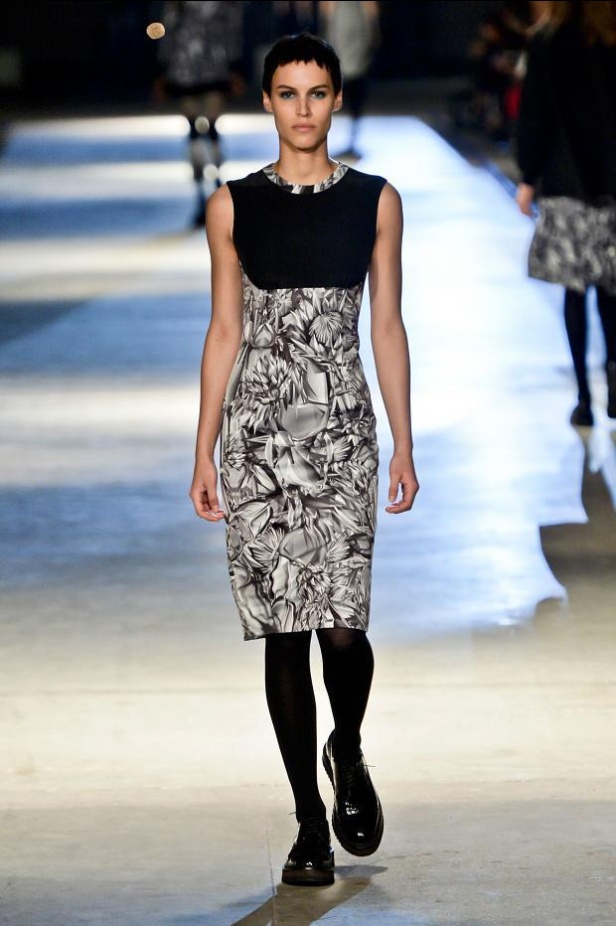 أزياء Giles... تفاصيل صغيرة تصنع الدهشة