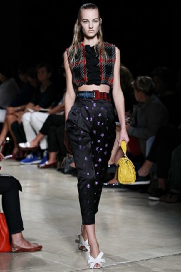 معاطف جلدية وسترات قصيرة في عرض  Miu Miu