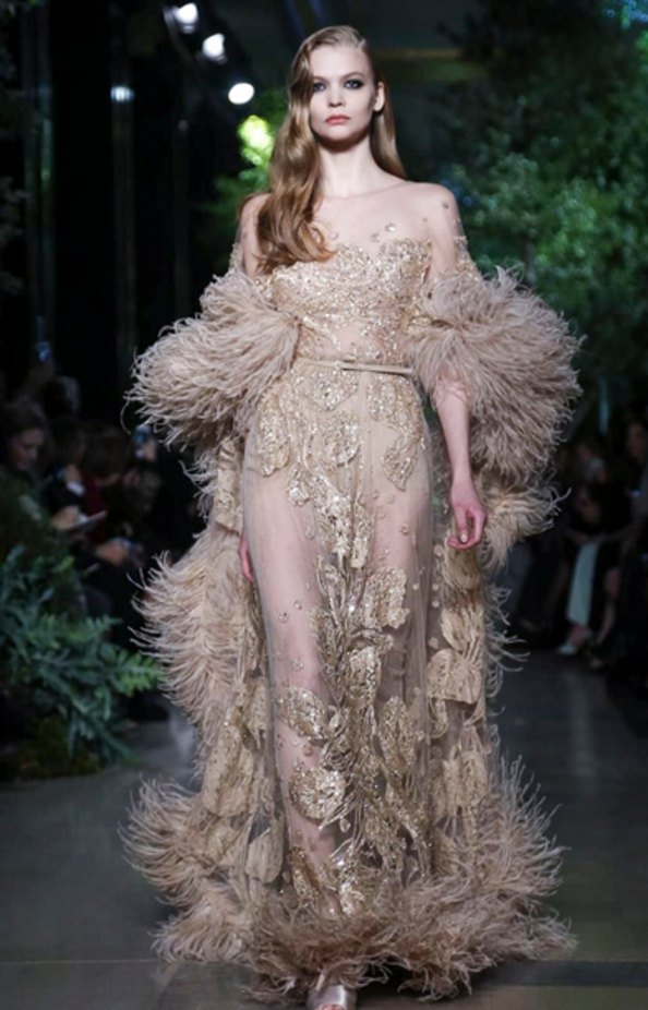 Elie Saab يمنح سندريلا سحر شهرزاد