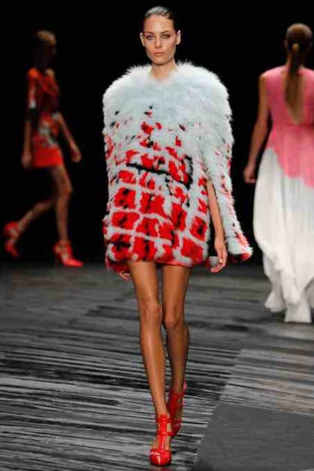 الفصول الأربعة تجتمع تحت سحابة J. MENDEL