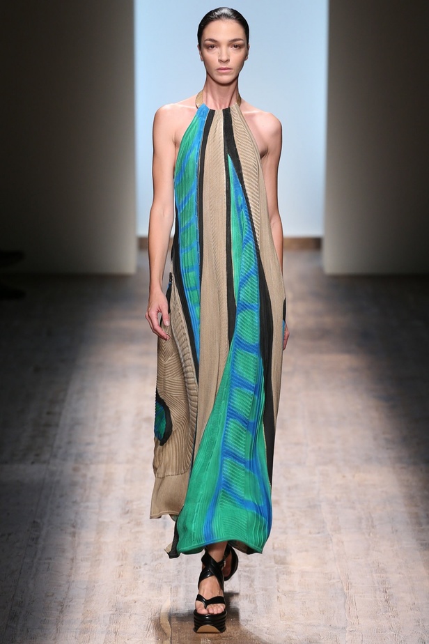 أناقة الربيع كلاسيكية مع SALVATORE FERRAGAMO