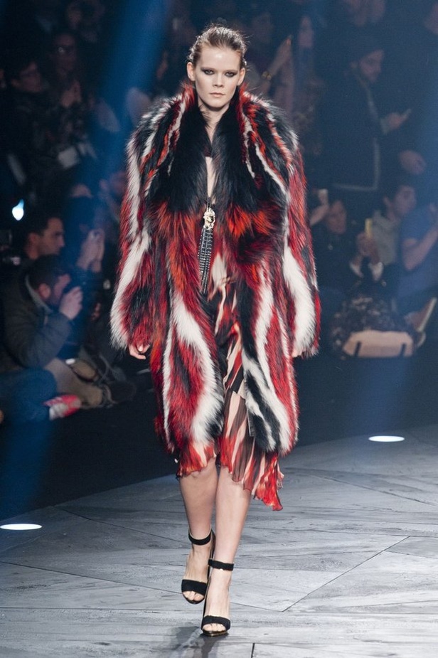 Roberto Cavalli... أناقة بسحر الغابات الاستوائية