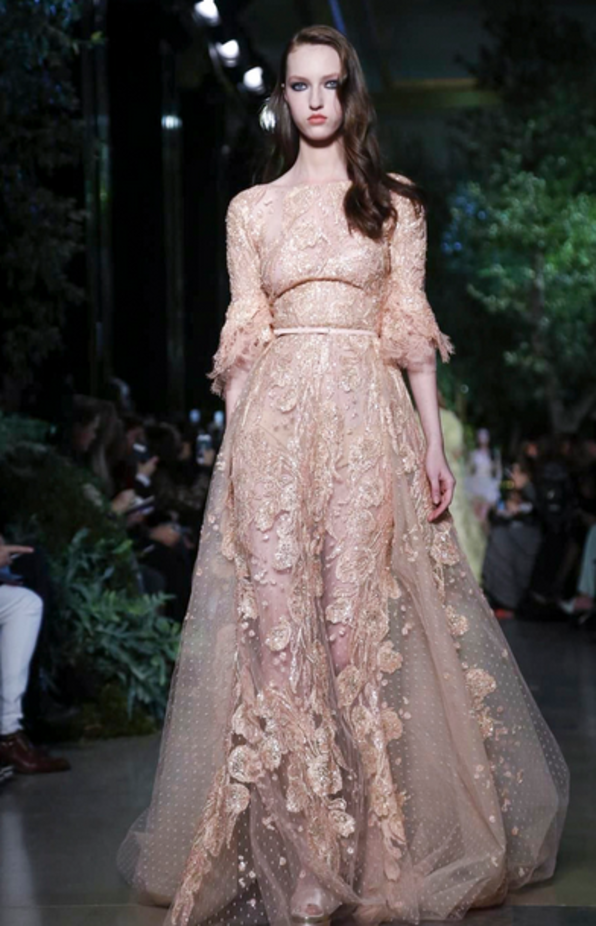 Elie Saab يمنح سندريلا سحر شهرزاد
