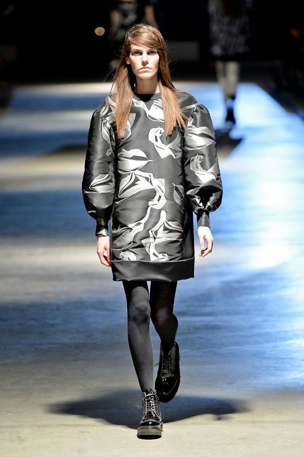 أزياء Giles... تفاصيل صغيرة تصنع الدهشة