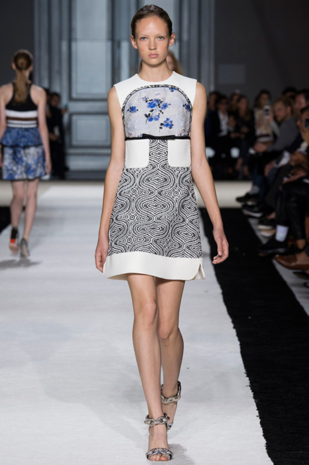 ريش وأزهار في عالم Giambatistta Valli