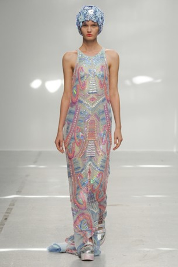 ورود ونقوش ملكية تحاكي مجموعة MANISH ARORA