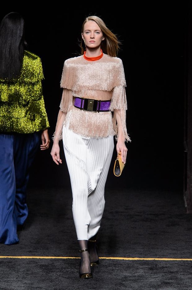 حقبة السبعينات تعجّ بالألوان في مجموعة Balmain