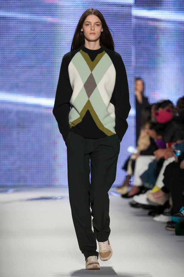 LACOSTE: أناقة لا تعرف التعب