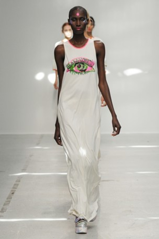 ورود ونقوش ملكية تحاكي مجموعة MANISH ARORA