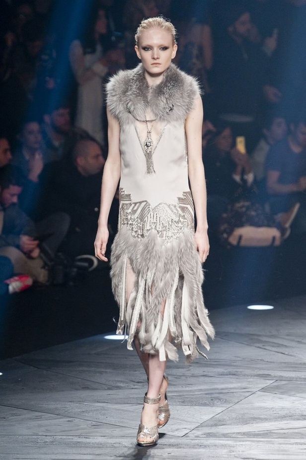 Roberto Cavalli... أناقة بسحر الغابات الاستوائية