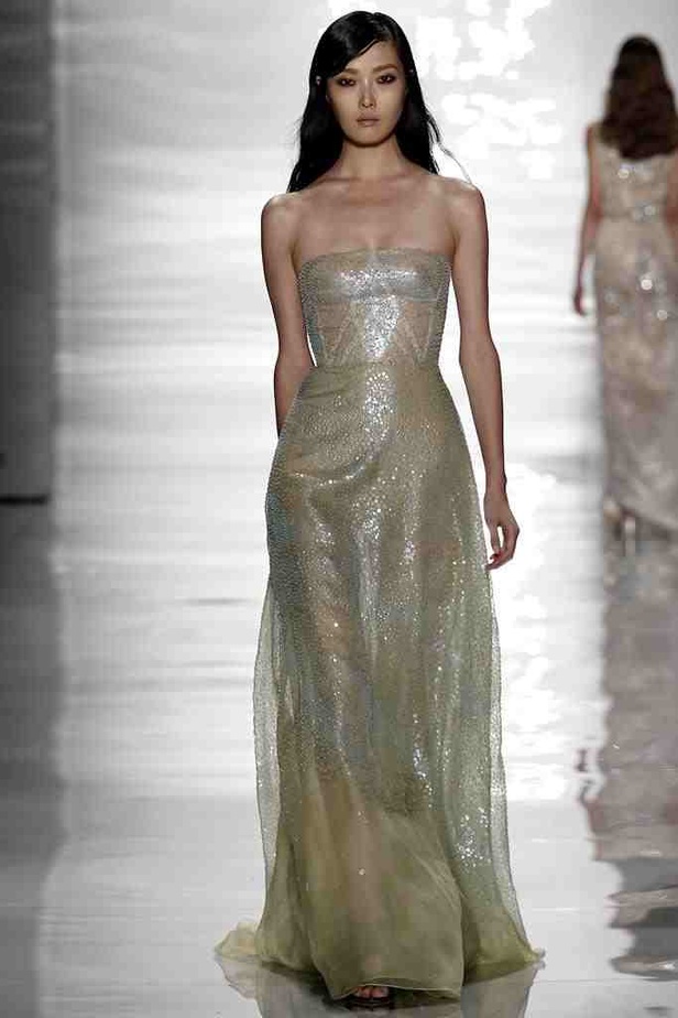REEM ACRA تغزل الأنوثة بخيوط رومانسية
