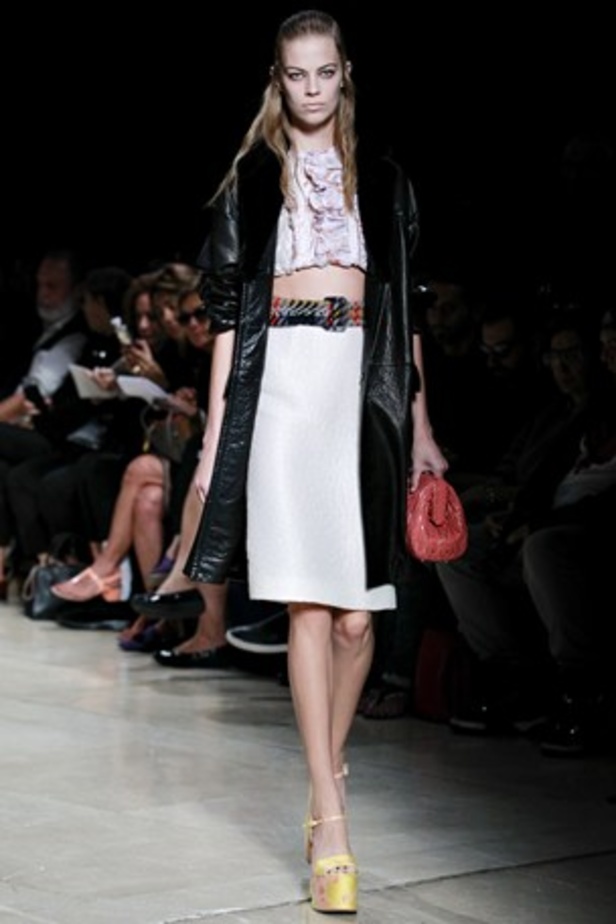 معاطف جلدية وسترات قصيرة في عرض  Miu Miu