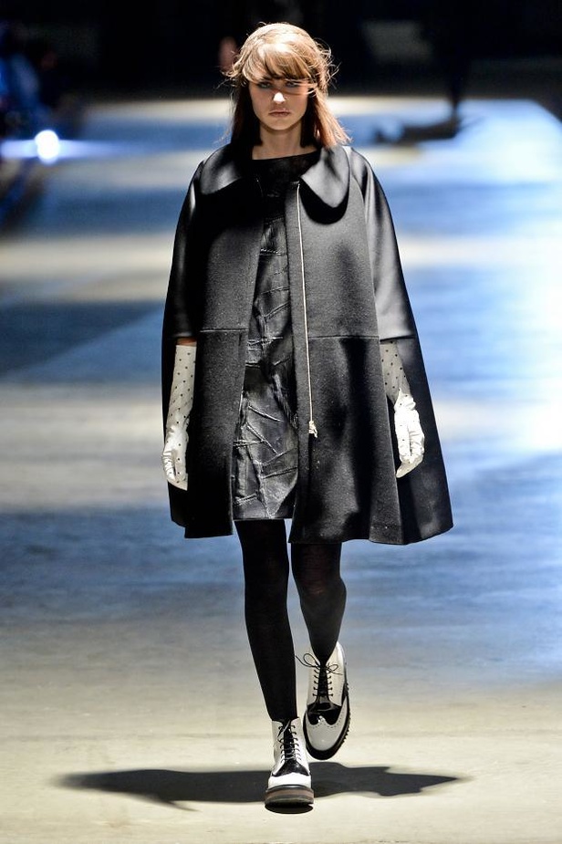 أزياء Giles... تفاصيل صغيرة تصنع الدهشة