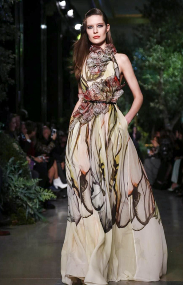 Elie Saab يمنح سندريلا سحر شهرزاد