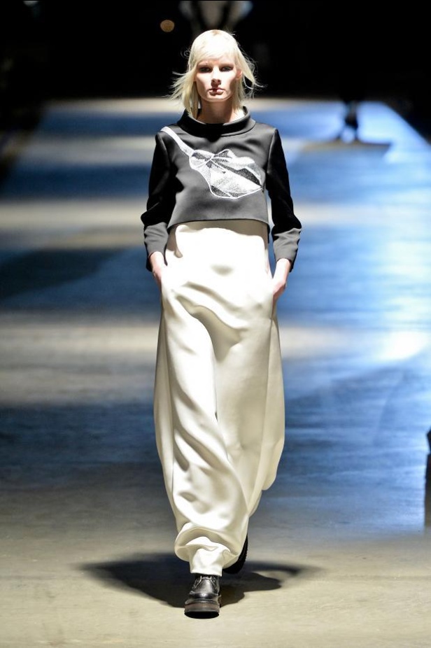 أزياء Giles... تفاصيل صغيرة تصنع الدهشة