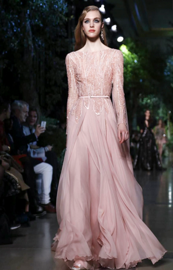 Elie Saab يمنح سندريلا سحر شهرزاد