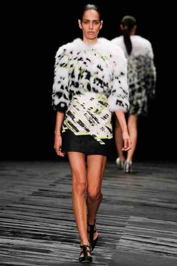 الفصول الأربعة تجتمع تحت سحابة J. MENDEL