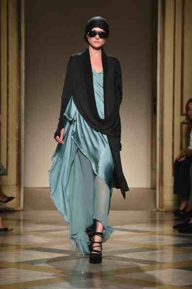 السفر تحت سحابة ربيع NICHOLAS K