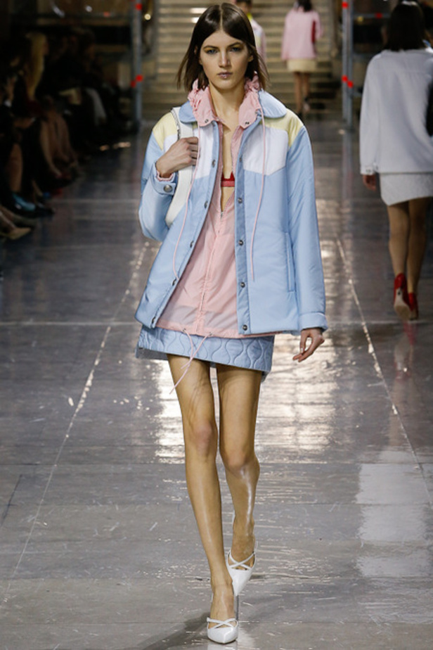 خريف Miu Miu... جمال بألوان السماء السبعة