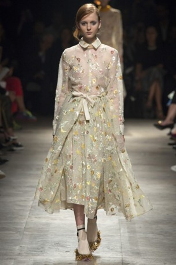 أناقة Rochas تنضح بجمال الأبيض والأسود