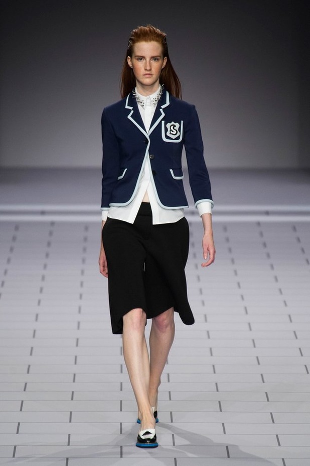 Viktor and Rolf : الزي المدرسي الكلاسيكي...