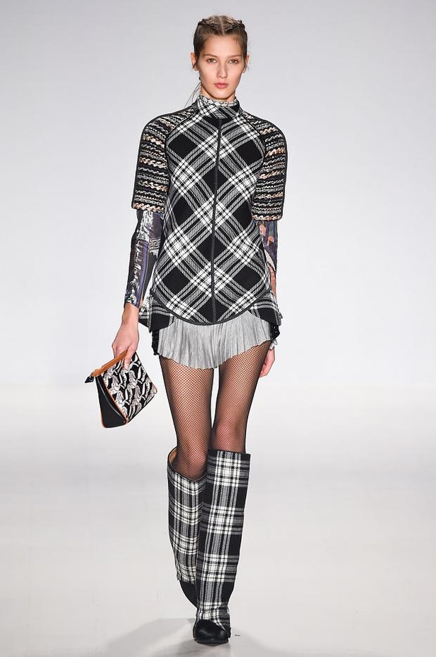 الكاروهات والأقمشة المطبّعة في عرض  Custo Barcelona