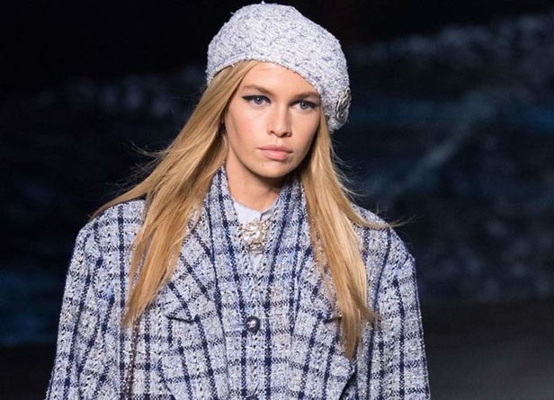 كارل لاغرفلد ينقلنا إلى علم البحارة في مجموعة شانيل كروز 2019