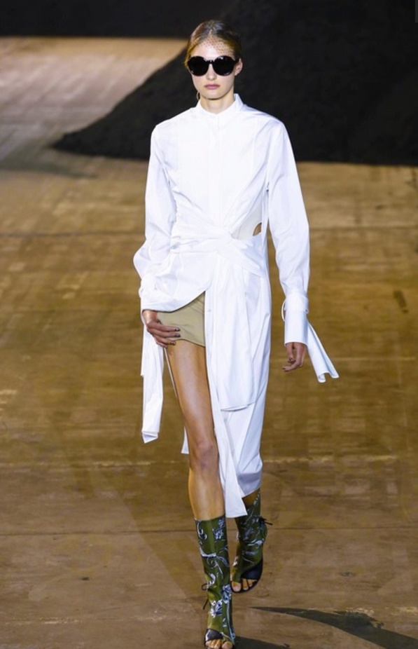 تصاميم تغرد بالحرية في مجموعة Phillip Lim